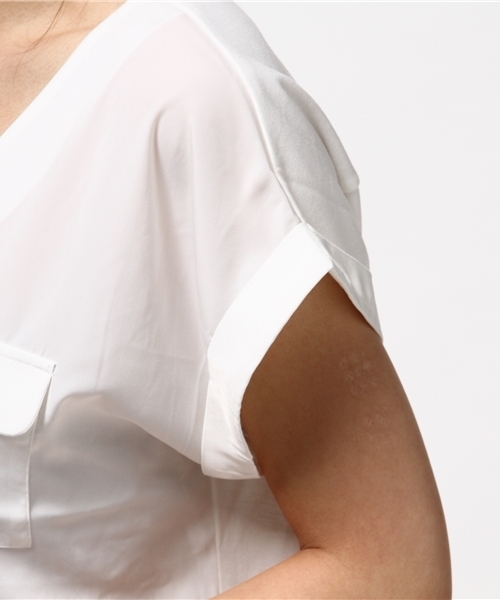 ROPE' PICNIC（ロペピクニック）の「Ｖネックポケット付プルオーバー（Tシャツ/カットソー・レディース・ホワイト/ベージュ/ダークグリーン/ネイビー/ピンク系その他2・38）」の11枚目の写真