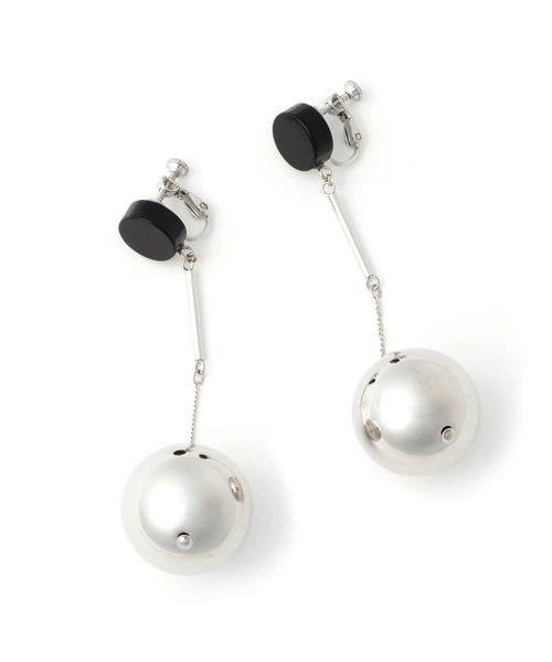 UNITED TOKYO（ユナイテッドトウキョウ）の「ビッグボールイヤリング（イヤリング・レディース・シルバー・FREE）」の2枚目の写真