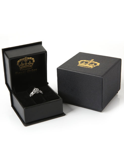 ROYAL ORDER(ロイヤルオーダー)の「SCRIPTURE CROWN RING(リング・メンズ・シルバー・14号 US-7/10号 US-5/13号 US-6h/18号 US-9/16号 US-8/15号 US-7h/12号 US-6)」の7枚目の写真