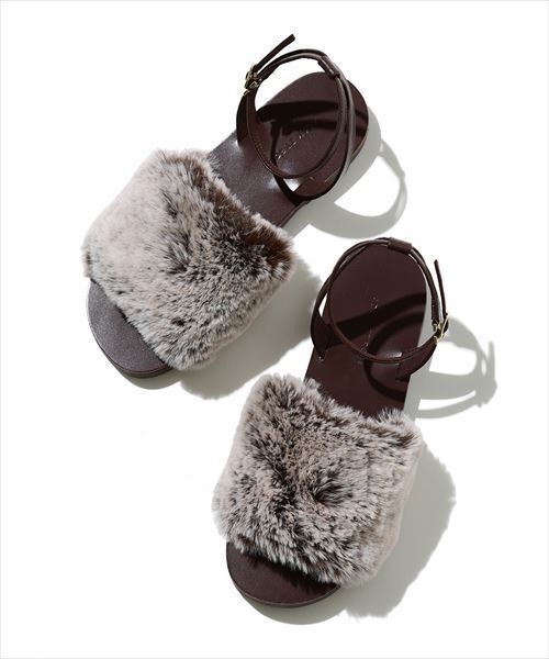 ADAM ET ROPE'（アダムエロペ）の「ファーサンダル（サンダル・レディース・ブラック/ダークブラウン・24.5cm/24.0cm/23.0cm/23.5cm）」の3枚目の写真