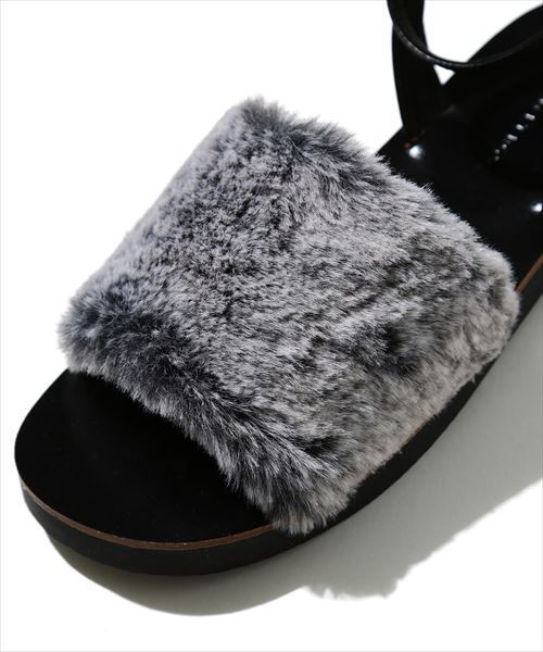 ADAM ET ROPE'（アダムエロペ）の「ファーサンダル（サンダル・レディース・ブラック/ダークブラウン・24.5cm/24.0cm/23.0cm/23.5cm）」の7枚目の写真