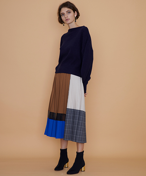 UNITED TOKYO（ユナイテッドトウキョウ）の「ボリュームスリーブニット（ニット/セーター・レディース・ホワイト/ブラウン/ネイビー/グレー/マスタード・1）」の18枚目の写真