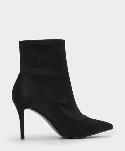 CHARLES & KEITH(チャールズ & キース)の「アンクルブーツスティレット / ANKLE BOOT STILETTOS(ブーツ・レディース・ブラック/パープル・22.5cm/23.5cm/23cm/24.5cm/25cm)」の1枚目の写真