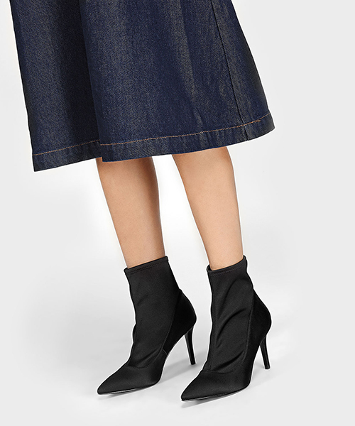 CHARLES & KEITH(チャールズ & キース)の「アンクルブーツスティレット / ANKLE BOOT STILETTOS(ブーツ・レディース・ブラック/パープル・22.5cm/23.5cm/23cm/24.5cm/25cm)」の7枚目の写真