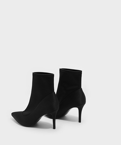 CHARLES & KEITH(チャールズ & キース)の「アンクルブーツスティレット / ANKLE BOOT STILETTOS(ブーツ・レディース・ブラック/パープル・22.5cm/23.5cm/23cm/24.5cm/25cm)」の3枚目の写真