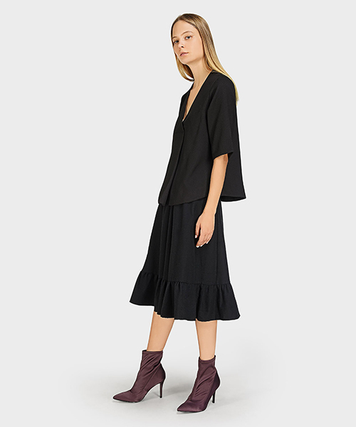 CHARLES & KEITH(チャールズ & キース)の「アンクルブーツスティレット / ANKLE BOOT STILETTOS(ブーツ・レディース・ブラック/パープル・22.5cm/23.5cm/23cm/24.5cm/25cm)」の4枚目の写真