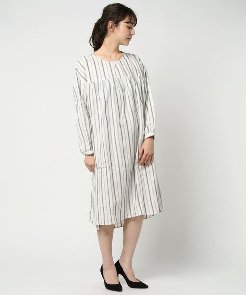 go slow caravan(ゴースローキャラバン)の「le colis/ルコリ ボリューム袖ギャザーワンピース(シャツワンピース・レディース・ホワイト/ネイビー/ストライプ・FREE)」の3枚目の写真