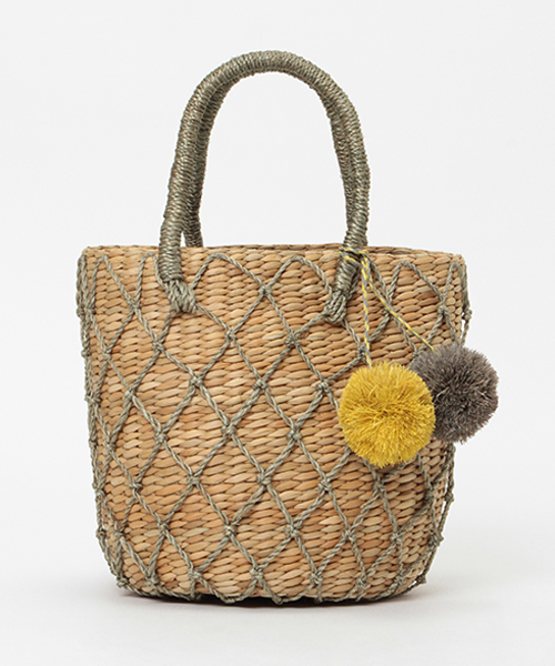 LBC(エルビーシー)の「カラフルポンポン付きカゴバッグ(かごバッグ・レディース・ブラック/グレー/ブルー/イエロー・FREE)」の9枚目の写真