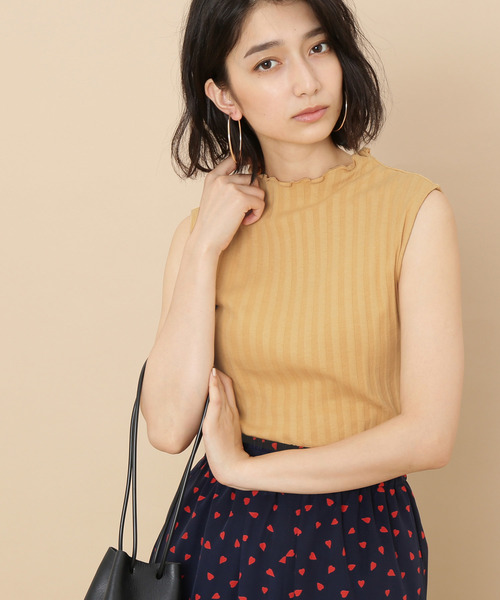 ADAM ET ROPE'（アダムエロペ）の「ONOメリヤス フリルカラーＲＩＢタンクトップ（タンクトップ・レディース・オフホワイト/チャコールグレー/ベージュ/レッド・FREE）」の3枚目の写真