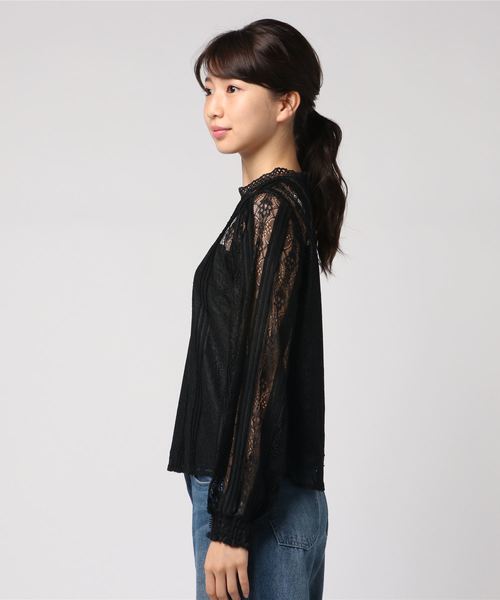 PAGEBOY（ページボーイ）の「レースハイネックトップス（シャツ/ブラウス・レディース・ホワイト/ブラック/ボルドー・FREE）」の4枚目の写真