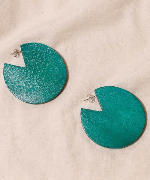 ELK(エルク)の「ELK エルク / DORF CUT OUT EARRING ドルフカットアウトピアス / E0609(ピアス(両耳用)・レディース・ホワイト/ライトブルー/ネイビー/グリーン・OS)」の3枚目の写真
