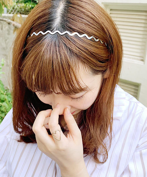 apres jour（アプレジュール）の「【apres jour×ARIAZ】うねうねカチューシャ2（カチューシャ・レディース・シルバー/ゴールド・FREE）」の3枚目の写真