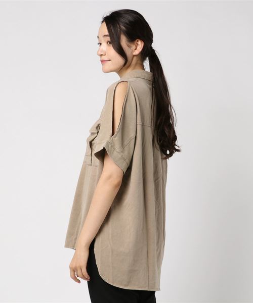 ROGER AND RAW（ロジャーアンドロウ）の「Roger&Raw/ピグメント肩開きシャツ（シャツ/ブラウス・レディース・ホワイト/ブラック/ベージュ/ネイビー/カーキ・M）」の6枚目の写真
