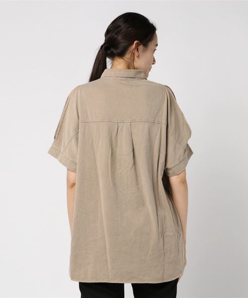 ROGER AND RAW（ロジャーアンドロウ）の「Roger&Raw/ピグメント肩開きシャツ（シャツ/ブラウス・レディース・ホワイト/ブラック/ベージュ/ネイビー/カーキ・M）」の7枚目の写真