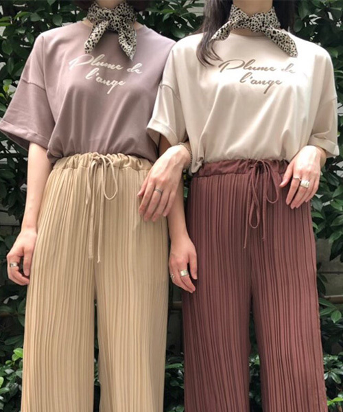 PairPair(ペアペア)の「ダルメシアン柄スカーフ付きロゴTシャツ(Tシャツ/カットソー・レディース・モカ/ベージュ・FREE)」の2枚目の写真