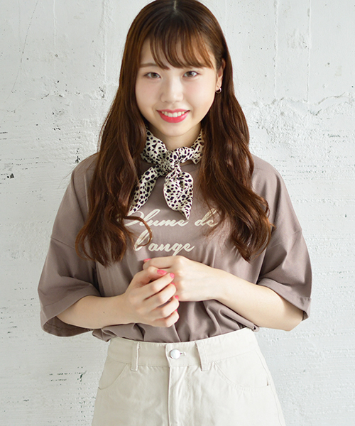 PairPair(ペアペア)の「ダルメシアン柄スカーフ付きロゴTシャツ(Tシャツ/カットソー・レディース・モカ/ベージュ・FREE)」の10枚目の写真