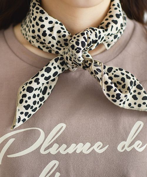 PairPair(ペアペア)の「ダルメシアン柄スカーフ付きロゴTシャツ(Tシャツ/カットソー・レディース・モカ/ベージュ・FREE)」の12枚目の写真