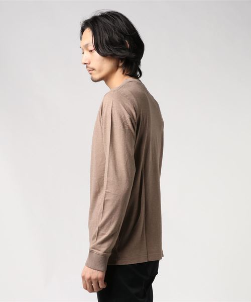 Afends（アフェンズ）の「Afends Living Hemp retro fit long sleeve tee  (アフェンズ リビング ヘンプ レトロフィット ロングスリーブT)（Tシャツ/カットソー・メンズ・ブラウン系その他/ダークオレンジ/ブラック・M/L）」の4枚目の写真