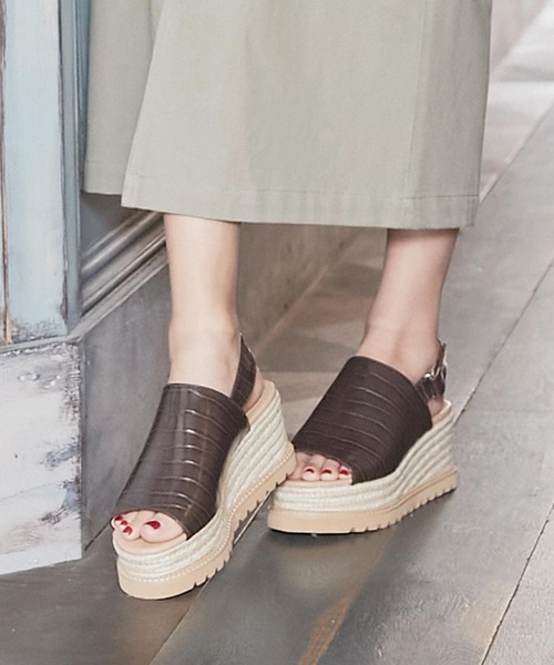 KOBE LETTUCE（コウベレタス）の「バックベルトジュートプラットフォームサンダル（サンダル・レディース・ホワイト/ブラック/ブラウン系その他/ベージュ系その他・LL/M/L/S）」の4枚目の写真