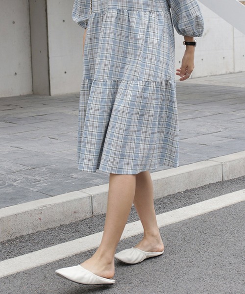 OSYAREVO(オシャレボ)の「チェック柄 パフスリーブ ティアードワンピース(ワンピース・レディース・イエロー/ブルー・SMALL/MEDIUM/LARGE)」の4枚目の写真