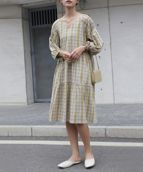 OSYAREVO(オシャレボ)の「チェック柄 パフスリーブ ティアードワンピース(ワンピース・レディース・イエロー/ブルー・SMALL/MEDIUM/LARGE)」の11枚目の写真