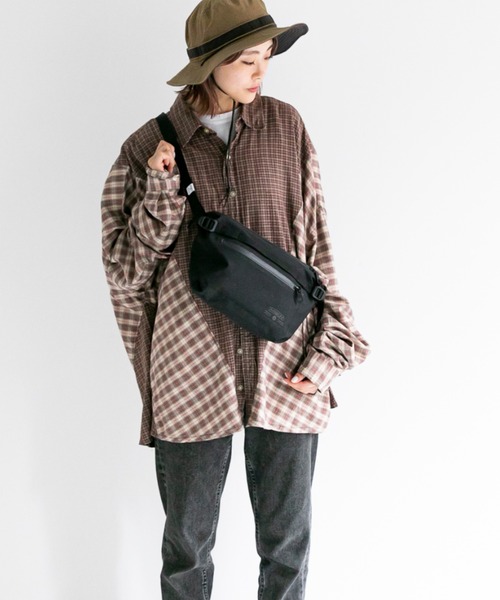 AS2OV（アッソブ）の「【AS2OV/アッソブ】 WATER PROOF CORDURA 305D FANNY PACK / ファニーパック ミニショルダー（ショルダーバッグ・メンズ・ブラック/カーキオリーブ・FREE）」の11枚目の写真
