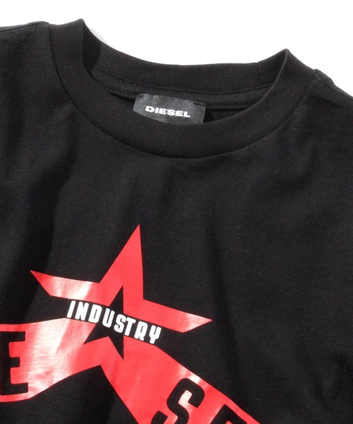 DIESEL（ディーゼル）の「DIESEL（ディーゼル）Kids & Junior 半袖Tシャツカットソー（Tシャツ/カットソー・キッズ・ホワイト/レッド系その他/レッド/ブラック・12Y/14Y/4Y/8Y/10Y/16Y/6Y）」の6枚目の写真