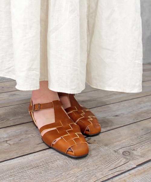 apres(アプレ)の「【LEZZA BOTANICA】グルカサンダル / apres(アプレ)(サンダル・レディース・ブラウン/アイボリー/ブラック・22.5cm/23.0cm/23.5cm/24.0cm/24.5cm)」の3枚目の写真