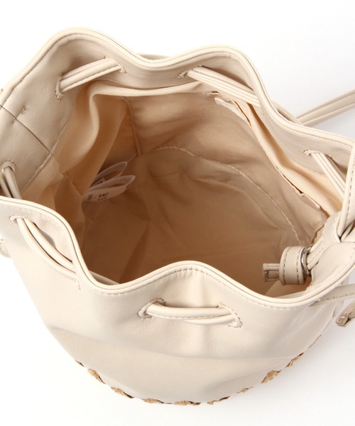 studio CLIP（スタディオクリップ）の「PUカゴコンビ巾着バッグ（かごバッグ・レディース・アイボリー/ブラック・FREE）」の7枚目の写真