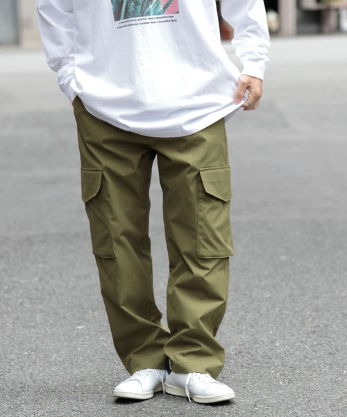 ITEMS URBANRESEARCH（アイテムズ アーバンリサーチ）の「ポリストレッチカーゴパンツ（その他パンツ・メンズ・ベージュ/ブラック/カーキ・LARGE/MEDIUM）」の4枚目の写真