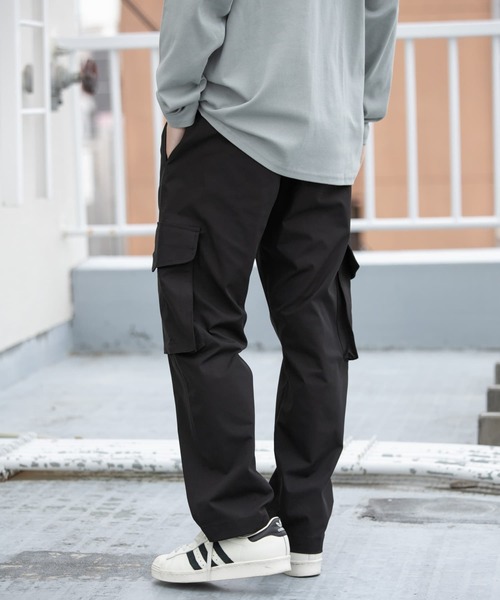 ITEMS URBANRESEARCH（アイテムズ アーバンリサーチ）の「ポリストレッチカーゴパンツ（その他パンツ・メンズ・ベージュ/ブラック/カーキ・LARGE/MEDIUM）」の9枚目の写真