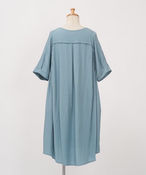 AS KNOW AS de base（アズノゥアズドゥバズ）の「トロミ切り替えワンピース（チュニック・レディース・ブラック/ライトグレー/サックスブルー・FREE）」の5枚目の写真