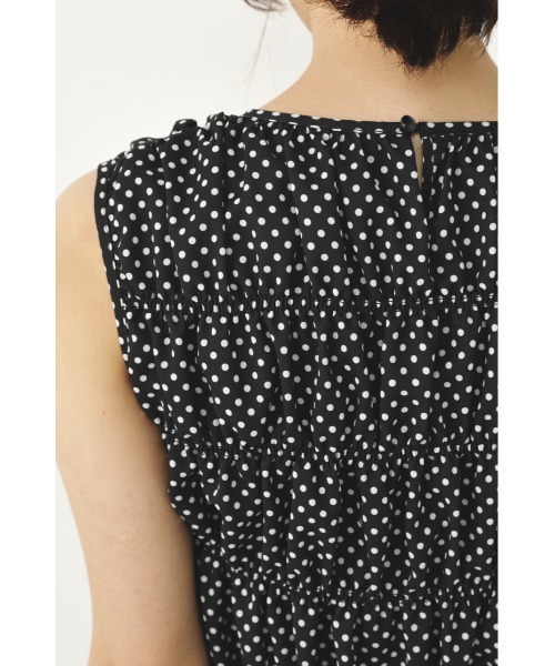 SHEL'TTER ORIGINAL（シェルターオリジナル）の「シャーリングノースリーブブラウス（タンクトップ・レディース・ブルー/ブラウン/ブラック系その他・FREE）」の8枚目の写真