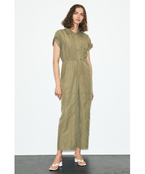 MOUSSY(マウジー)の「TAFFETA ジャンプスーツ(つなぎ/オールインワン・レディース・ライトカーキ/ダークネイビー・1/2)」の3枚目の写真