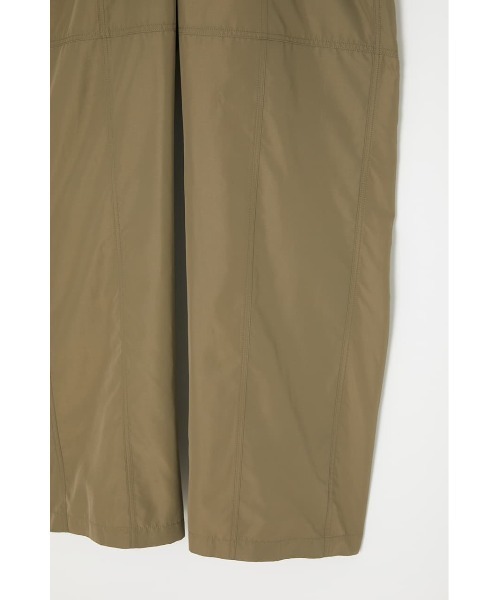 MOUSSY(マウジー)の「TAFFETA ジャンプスーツ(つなぎ/オールインワン・レディース・ライトカーキ/ダークネイビー・1/2)」の17枚目の写真