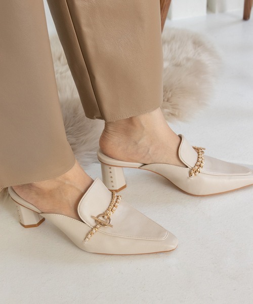 RANDA（ランダ）の「ヒールデザインチェーンミュールパンプス（パンプス・レディース・ダークブラウン/グリーン/クリーム・LL/M/L/S）」の3枚目の写真