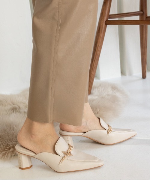 RANDA（ランダ）の「ヒールデザインチェーンミュールパンプス（パンプス・レディース・ダークブラウン/グリーン/クリーム・LL/M/L/S）」の12枚目の写真