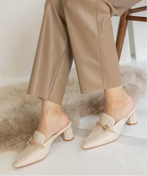 RANDA（ランダ）の「ヒールデザインチェーンミュールパンプス（パンプス・レディース・ダークブラウン/グリーン/クリーム・LL/M/L/S）」の13枚目の写真