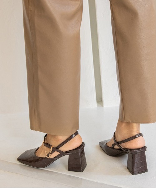 RANDA（ランダ）の「ワイドスクエアトゥバックストラップパンプス（パンプス・レディース・ベージュ/ブラウン/グレイッシュベージュ・LL/M/L/S）」の14枚目の写真