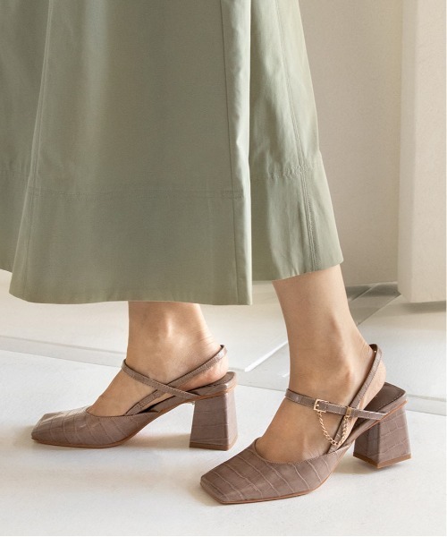 RANDA（ランダ）の「ワイドスクエアトゥバックストラップパンプス（パンプス・レディース・ベージュ/ブラウン/グレイッシュベージュ・LL/M/L/S）」の10枚目の写真