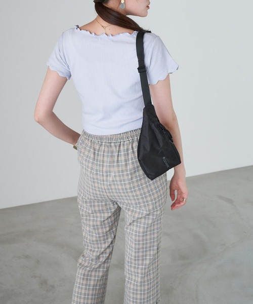 Chaco closet(チャコ クローゼット)の「リブボートネックメロー仕立てカットソー(Tシャツ/カットソー・レディース・サックスブルー/ラベンダー/ホワイト/ブラック/ピンク・FREE)」の15枚目の写真