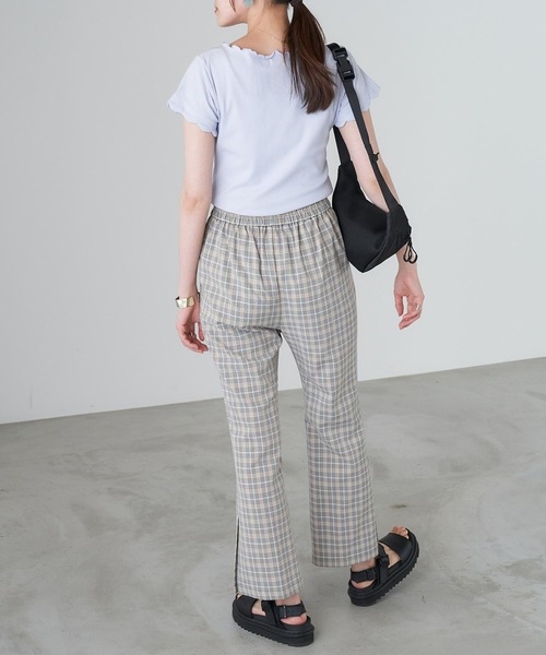 Chaco closet(チャコ クローゼット)の「リブボートネックメロー仕立てカットソー(Tシャツ/カットソー・レディース・サックスブルー/ラベンダー/ホワイト/ブラック/ピンク・FREE)」の17枚目の写真