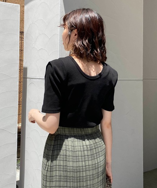 CAPRICIEUX LE'MAGE（カプリシューレマージュ）の「肩タックリブＴシャツ（Tシャツ/カットソー・レディース・ホワイト/ブラック/グリーン系その他/グリーン/ブラウン・FREE）」の3枚目の写真