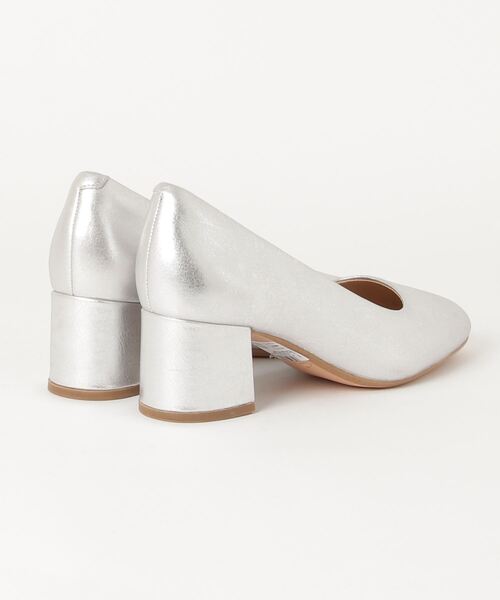 Clarks(クラークス)の「【ネット限定】 Sheer55 Court / シーア55コート(メタリックレザー)(パンプス・レディース・シルバー・UK4/UK5.5/UK6/UK4.5/UK5/UK3.5/UK3)」の2枚目の写真