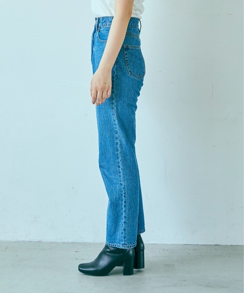 ANGIE(アンジー)の「ハイウエストスリムテーパードデニムパンツ(デニムパンツ・レディース・ブラック/ネイビー/ブルー・SMALL/MEDIUM/LARGE)」の13枚目の写真