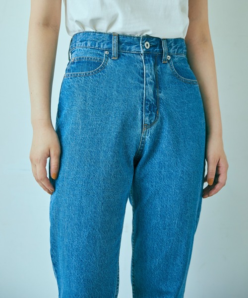 ANGIE(アンジー)の「ハイウエストスリムテーパードデニムパンツ(デニムパンツ・レディース・ブラック/ネイビー/ブルー・SMALL/MEDIUM/LARGE)」の19枚目の写真