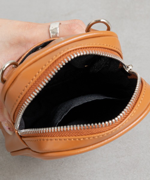 prose verse(プロズヴェール)の「チェーンショルダーミニポシェット(ショルダーバッグ・レディース・オフホワイト/ブラック/ブラウン・フリ-)」の9枚目の写真