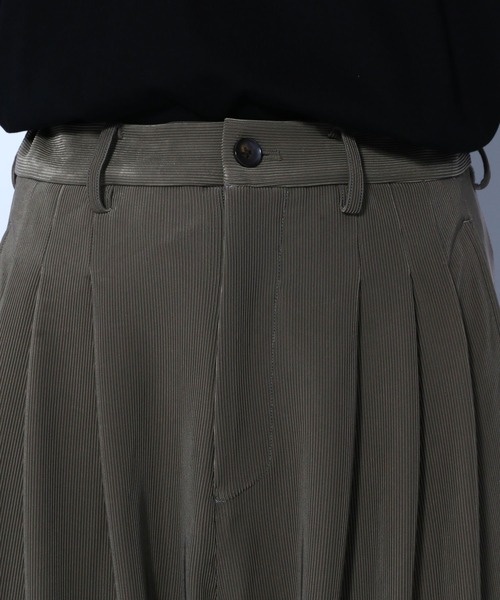 HARE(ハレ)の「プリーツテーパードパンツ(HARE)(その他パンツ・メンズ・ブラウン/ブラック・MEDIUM/SMALL)」の6枚目の写真