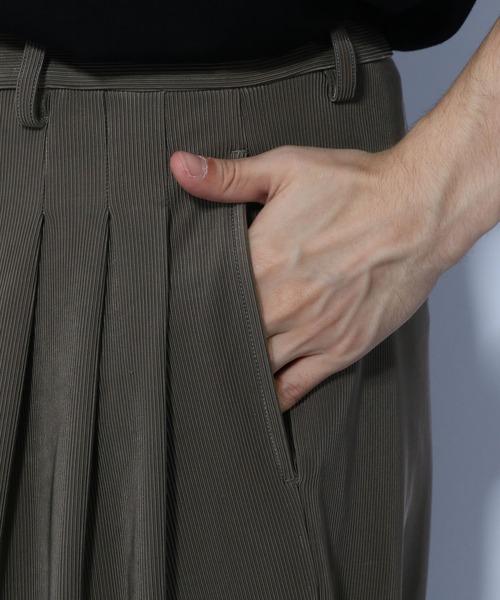 HARE(ハレ)の「プリーツテーパードパンツ(HARE)(その他パンツ・メンズ・ブラウン/ブラック・MEDIUM/SMALL)」の12枚目の写真