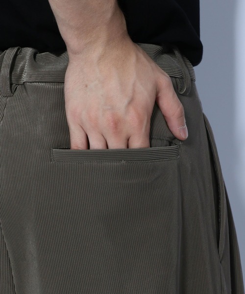 HARE(ハレ)の「プリーツテーパードパンツ(HARE)(その他パンツ・メンズ・ブラウン/ブラック・MEDIUM/SMALL)」の14枚目の写真